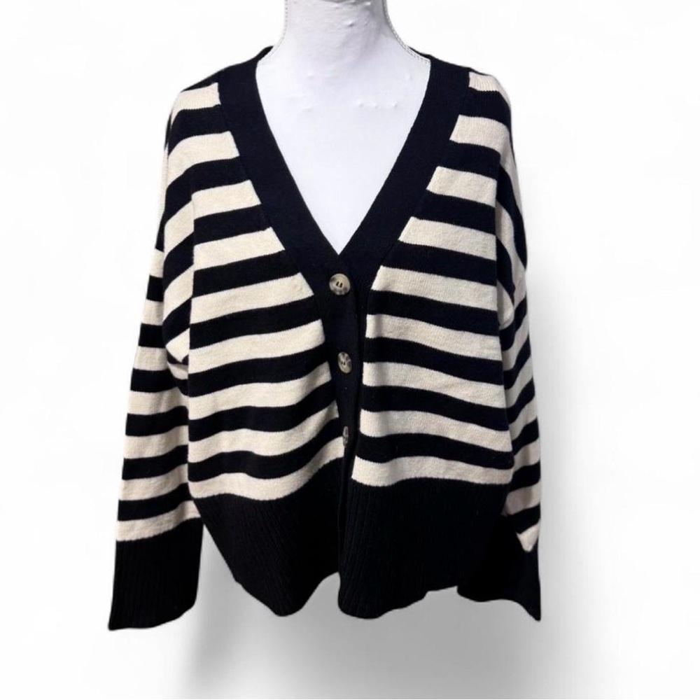 BLU PEPPER NWT SZ L Black and white striped cardigan with button front